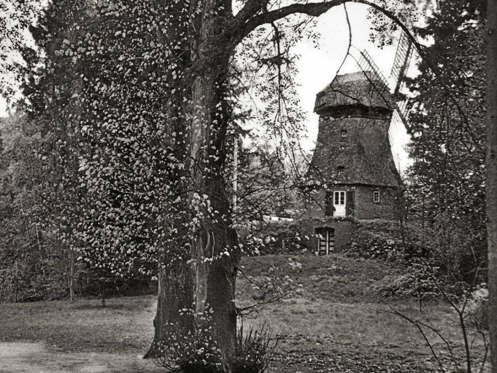 Eine Postkarte aus den 30er Jahren zeigt die Manhagener Wassermühle